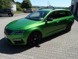 Skoda Octavia Combi RS Challenge/DSG/AHK/Navi/SHZ/Voll - Skoda Octavia: Grün