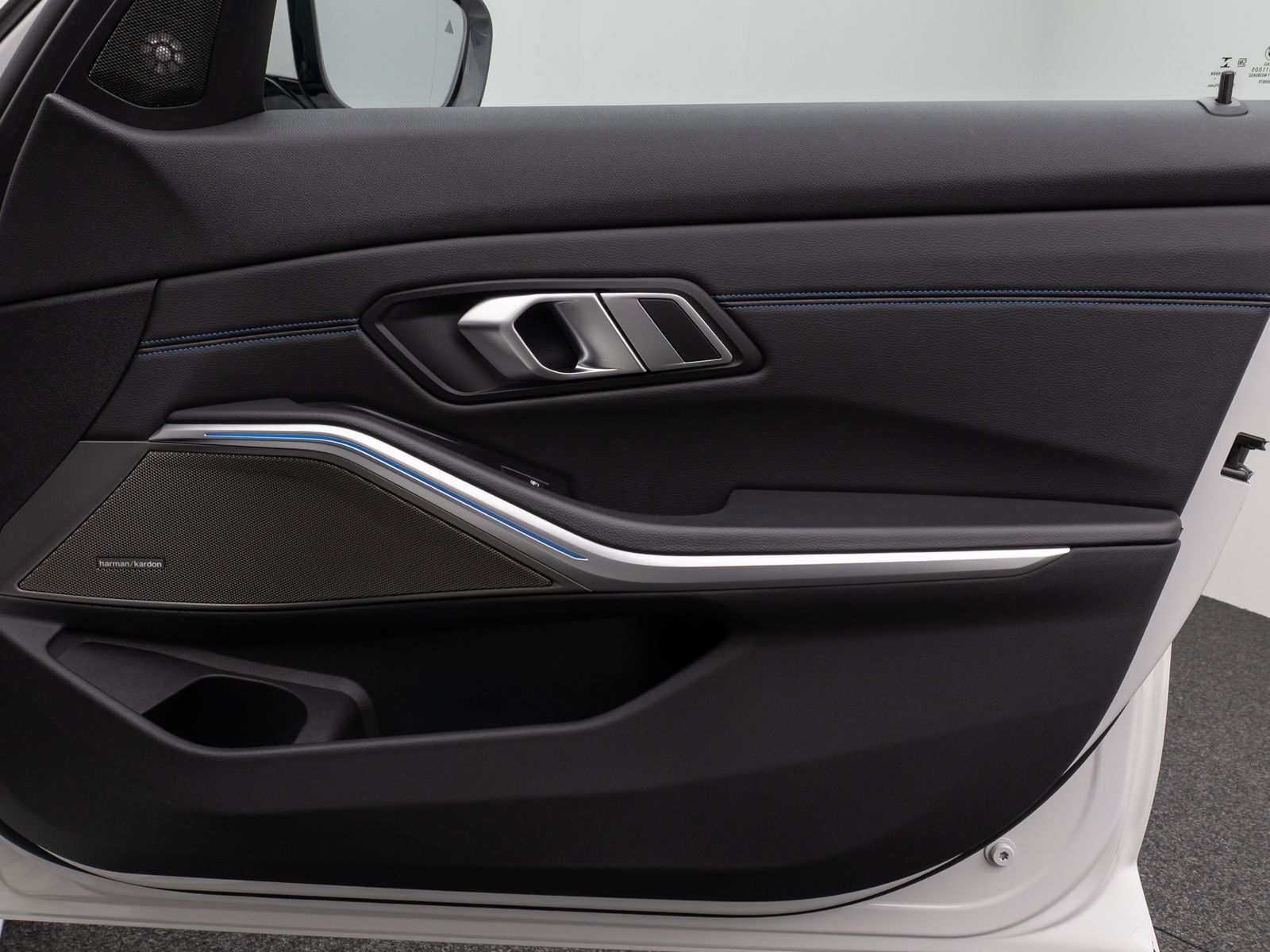Fahrzeugabbildung BMW 320e M Sport Kamer Laser HUD DAB H/K Komfort 19"