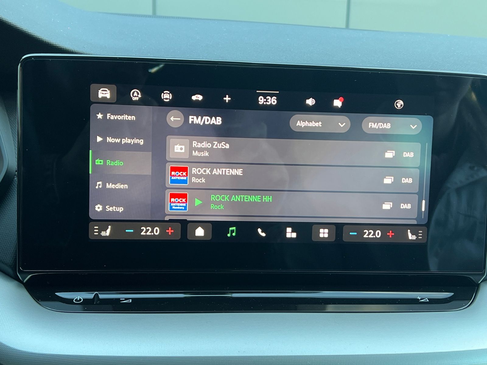 Fahrzeugabbildung SKODA Octavia Combi Essence 2.0 TDI *AHK, LED, SmartLi