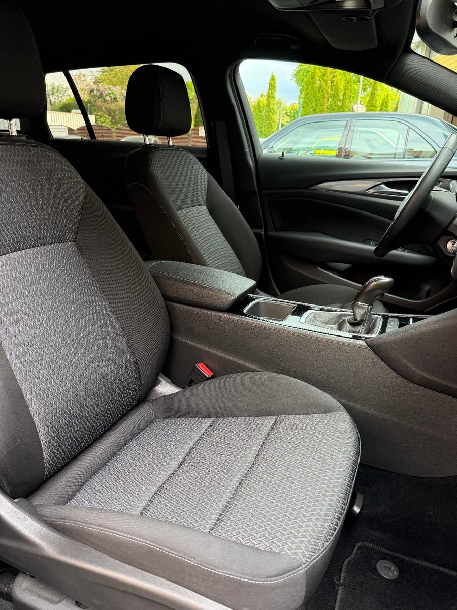 Opel Insignia B Sports Tourer*AHK*LED*SHZ*PDC*