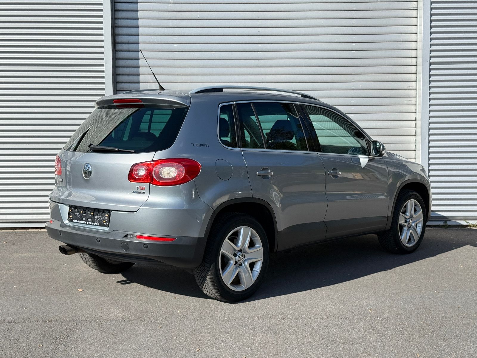 Fahrzeugabbildung Volkswagen Tiguan Team AHK Ambiente-Paket GRA SHZ PDC