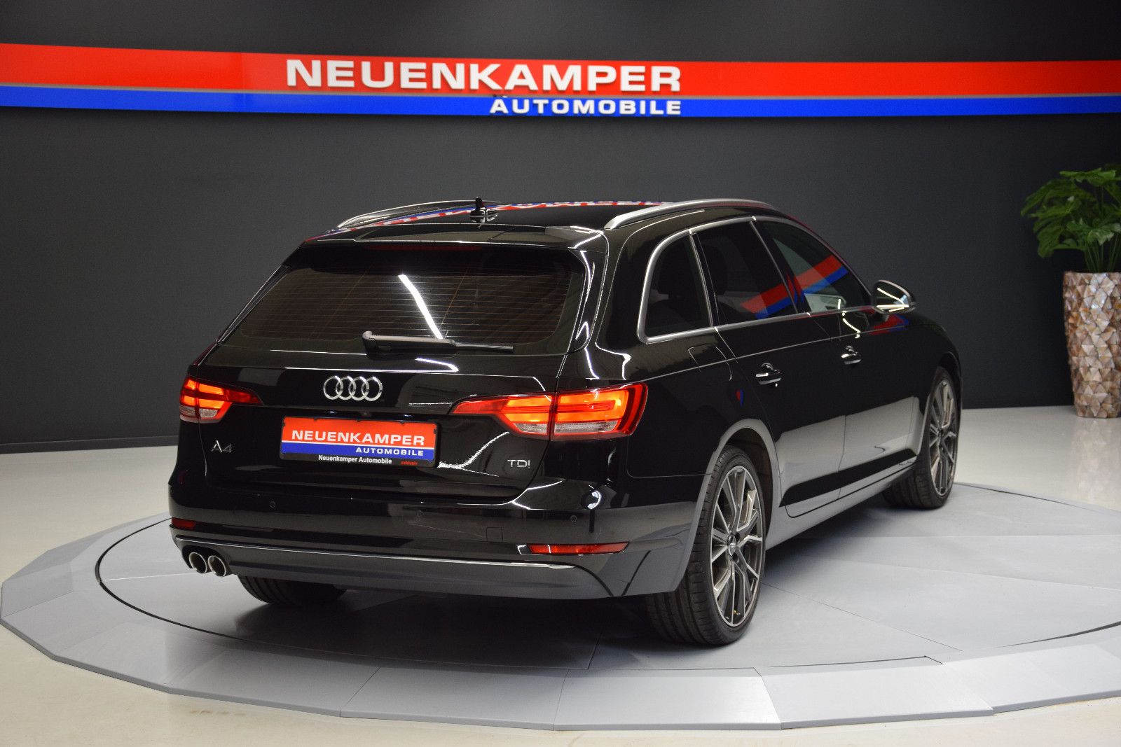 Fahrzeugabbildung Audi A4 Avant design HuD Kamera Bi-Xenon Virtual Temp