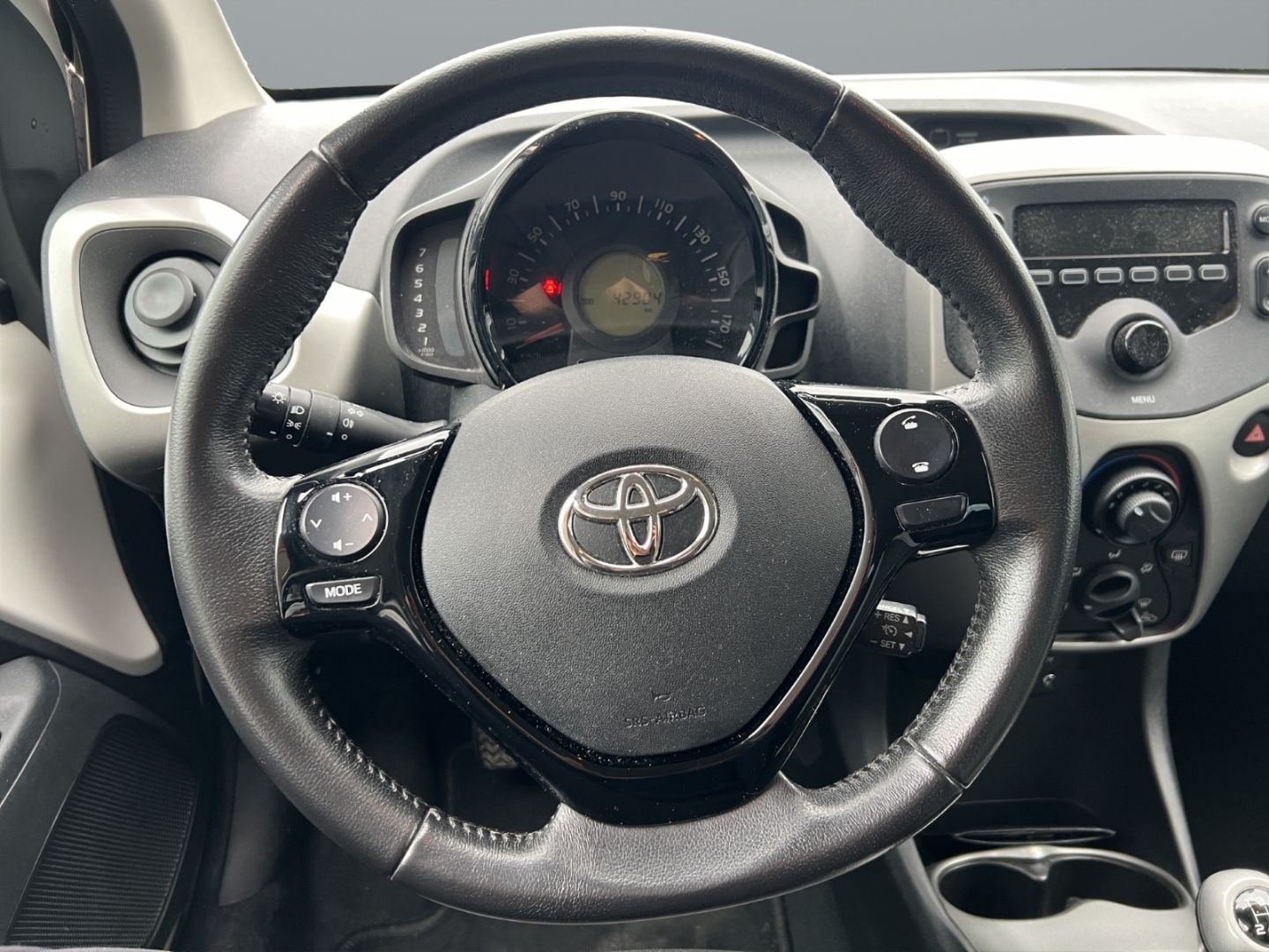 Fahrzeugabbildung Toyota Aygo X-Play 1.0 Klima Ganzjahresreifen Garantie