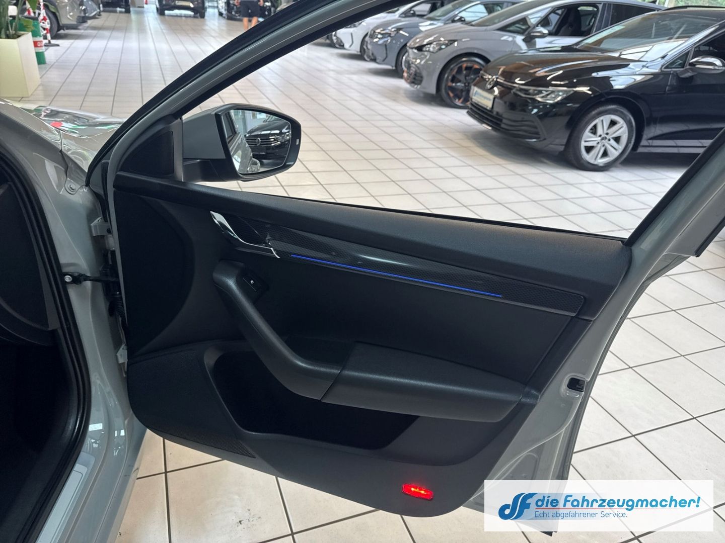 Fahrzeugabbildung SKODA Octavia Combi RS 4x4 Sportpaket AHK Navi LED *EX
