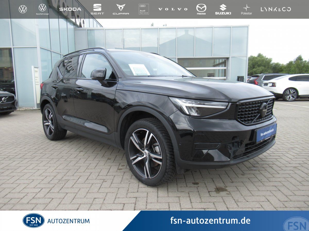 Volvo XC40 B3 Benzin Plus Black Edition Automatik