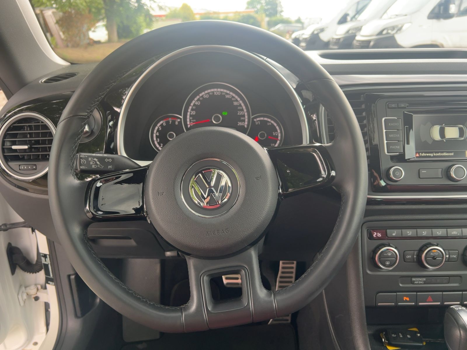 Fahrzeugabbildung Volkswagen Beetle Sport 1.4 TSI Alu Bi-Xenon Panorama Navi