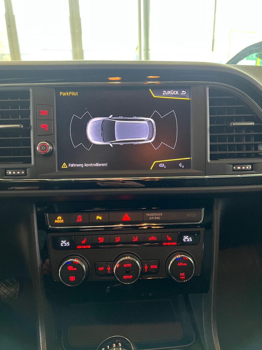 Fahrzeugabbildung SEAT Leon ST 1.8 FR *1.HAND*AMBIENTE-BELEUCHTUNG*