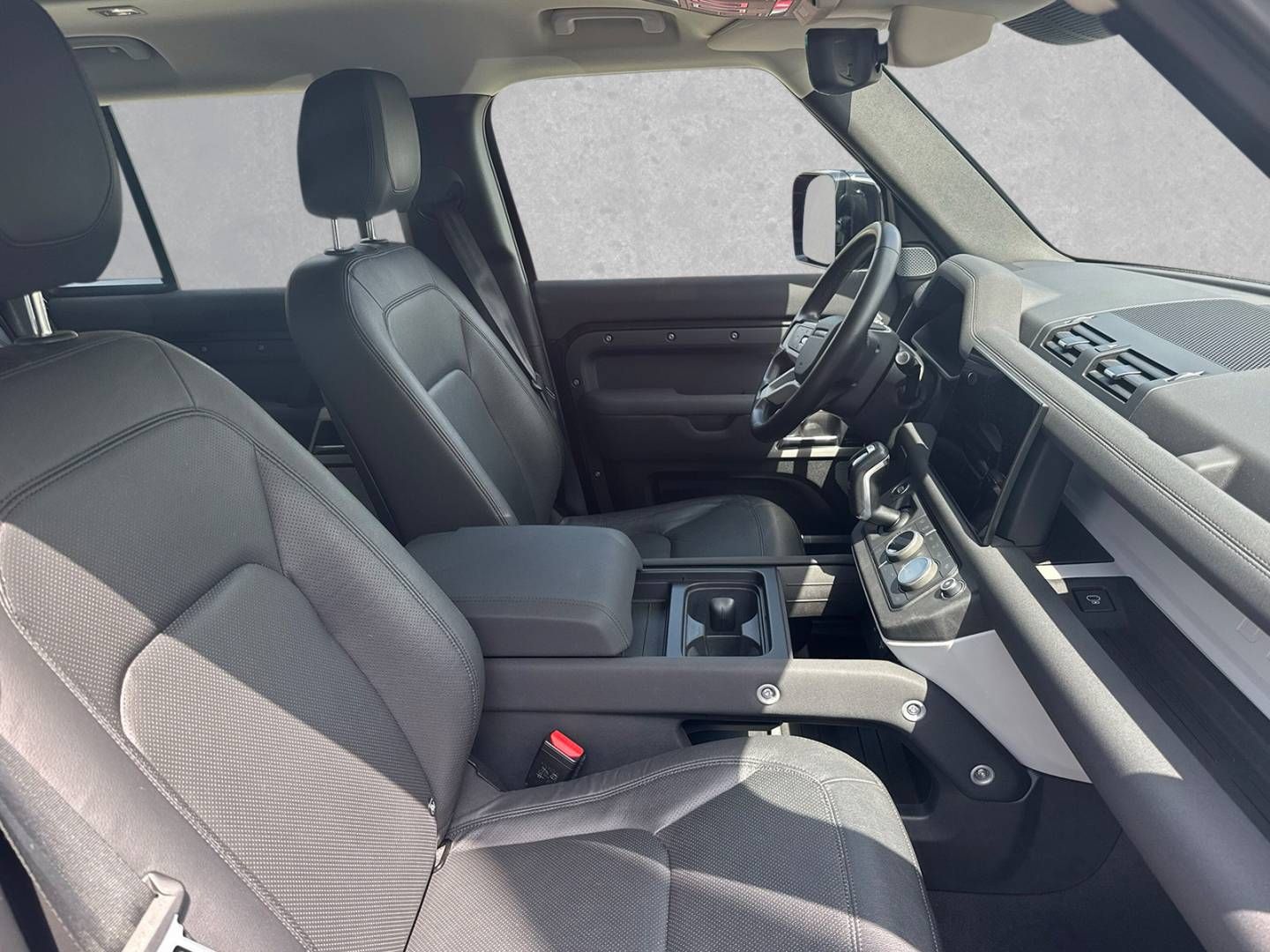 Fahrzeugabbildung Land Rover Land Rover Defender 130 P400 SE
