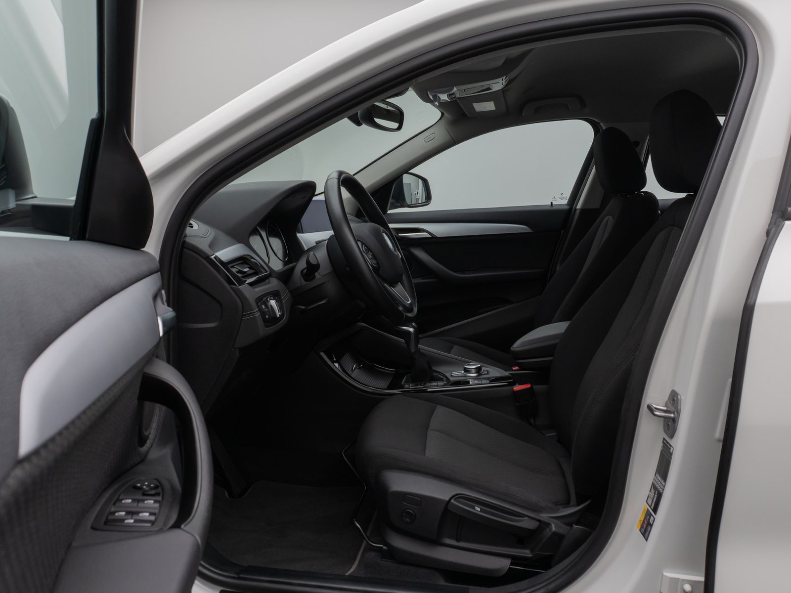 Fahrzeugabbildung BMW X2 xD25e Parkassist DAB Lordos Geschwindigkeitsr