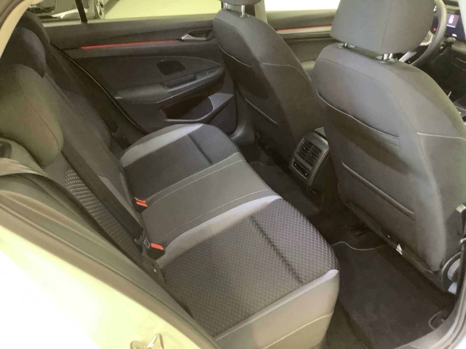 Golf Active 1,5 l eTSI 96 kW DSG Matrix, STH,