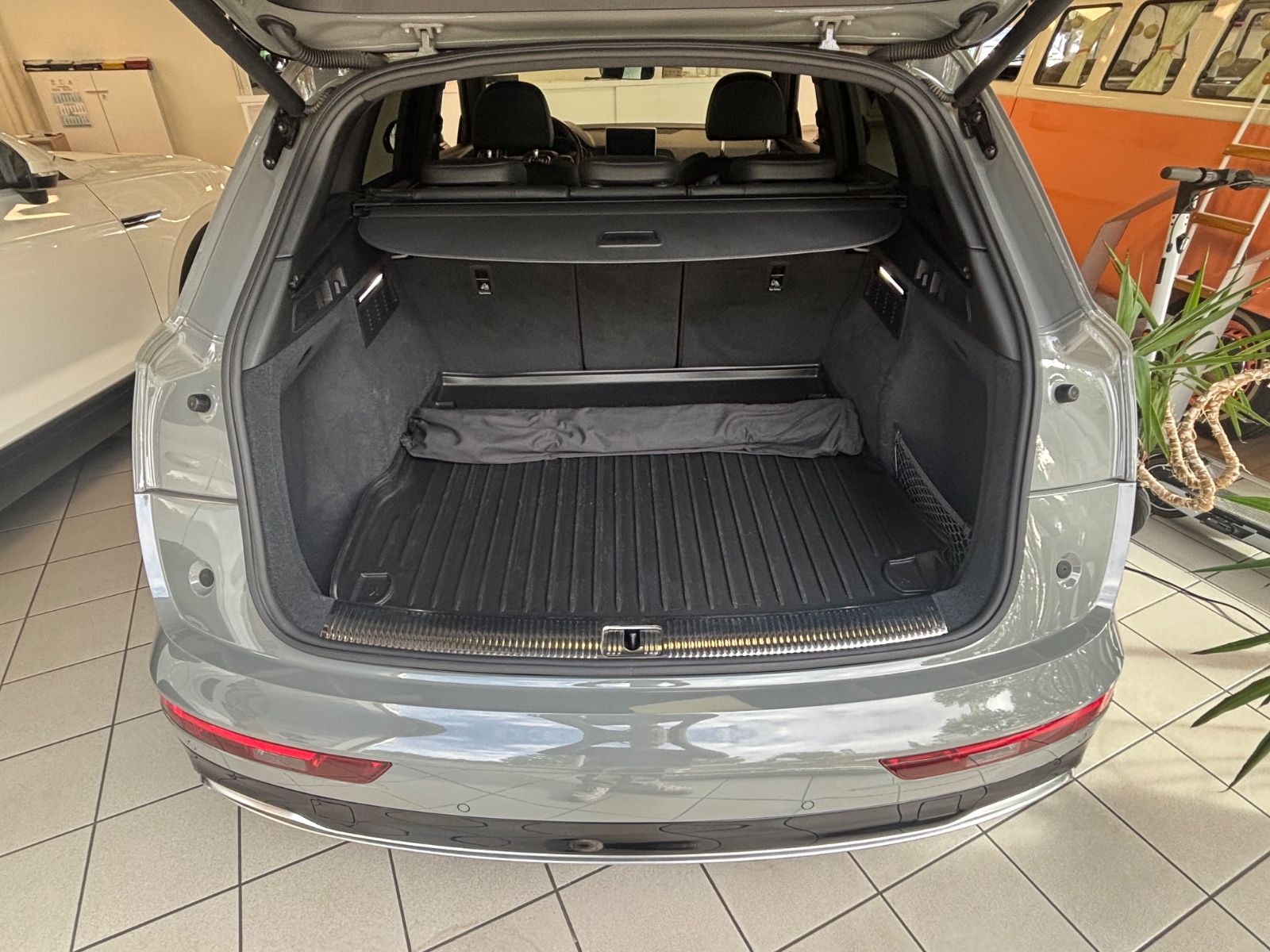 Fahrzeugabbildung Audi Q5 40 TDI quattro KAM NAV S-LINE