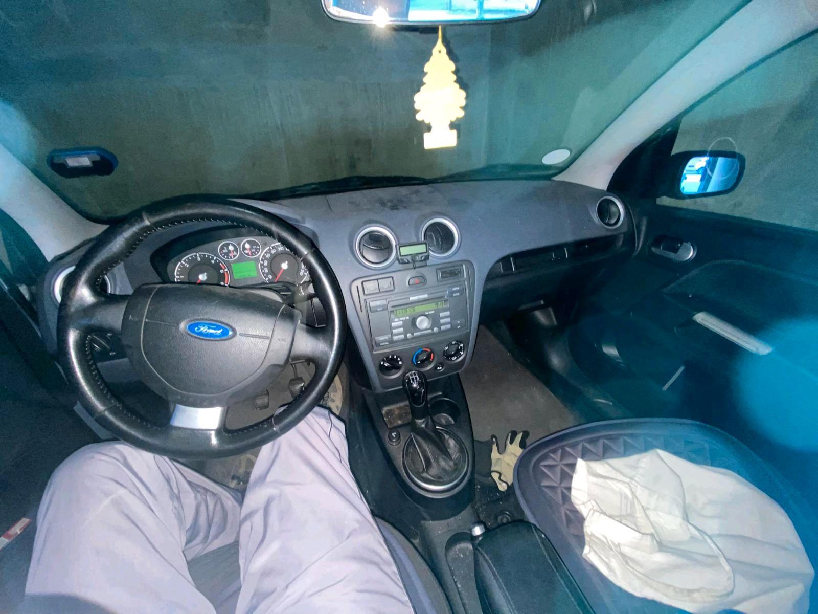 Ford Fusion 2006 — interior