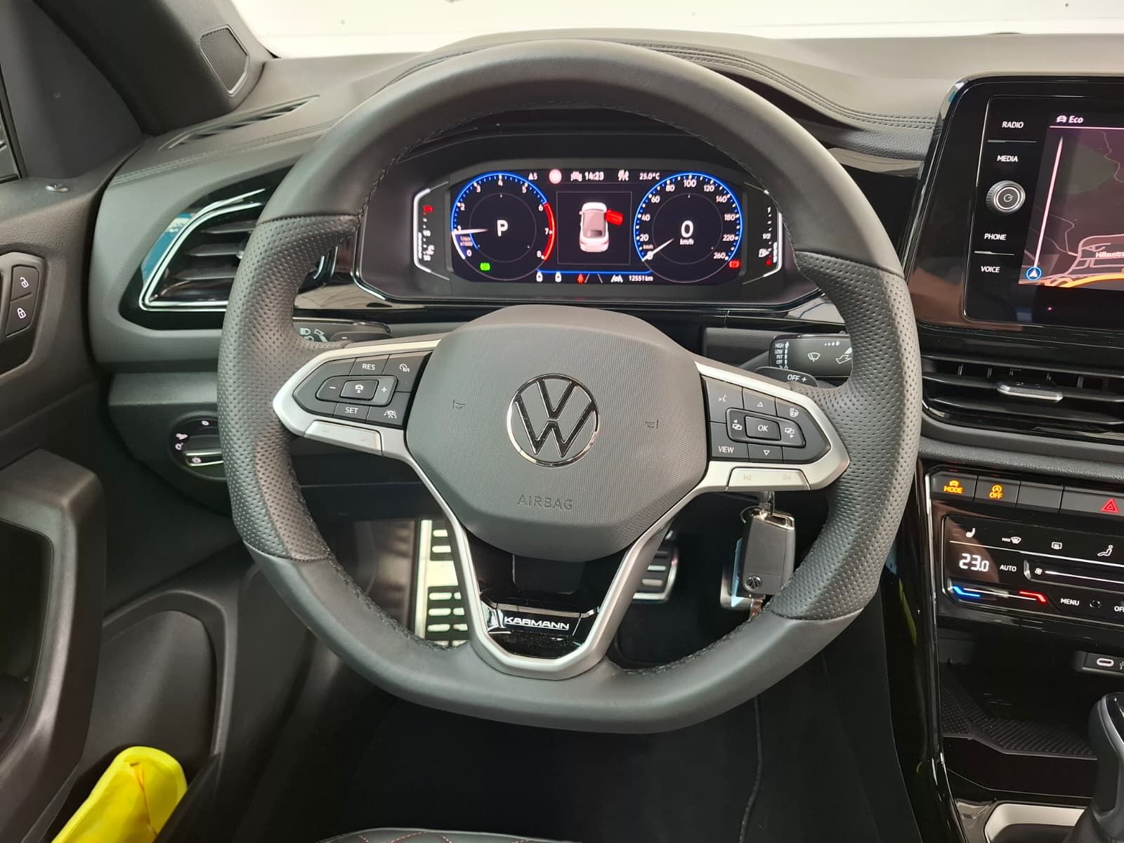 Fahrzeugabbildung Volkswagen T-Roc Cabriolet R-Line Edit. Karmann 1,5 TSI DSG
