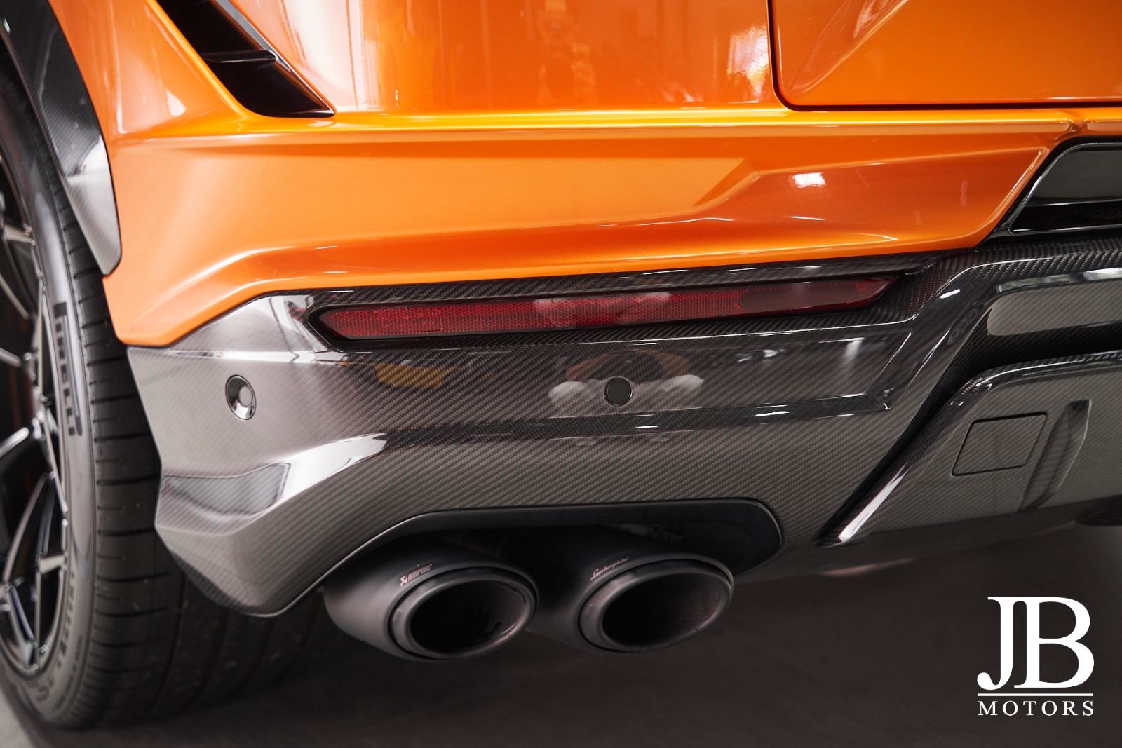 Fahrzeugabbildung Lamborghini Urus Performante Carbon Head-Up Akrapovic