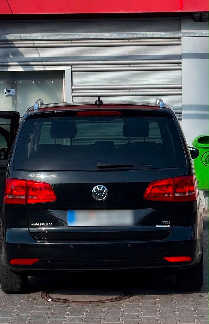 Volkswagen Touran 2015 — rear view