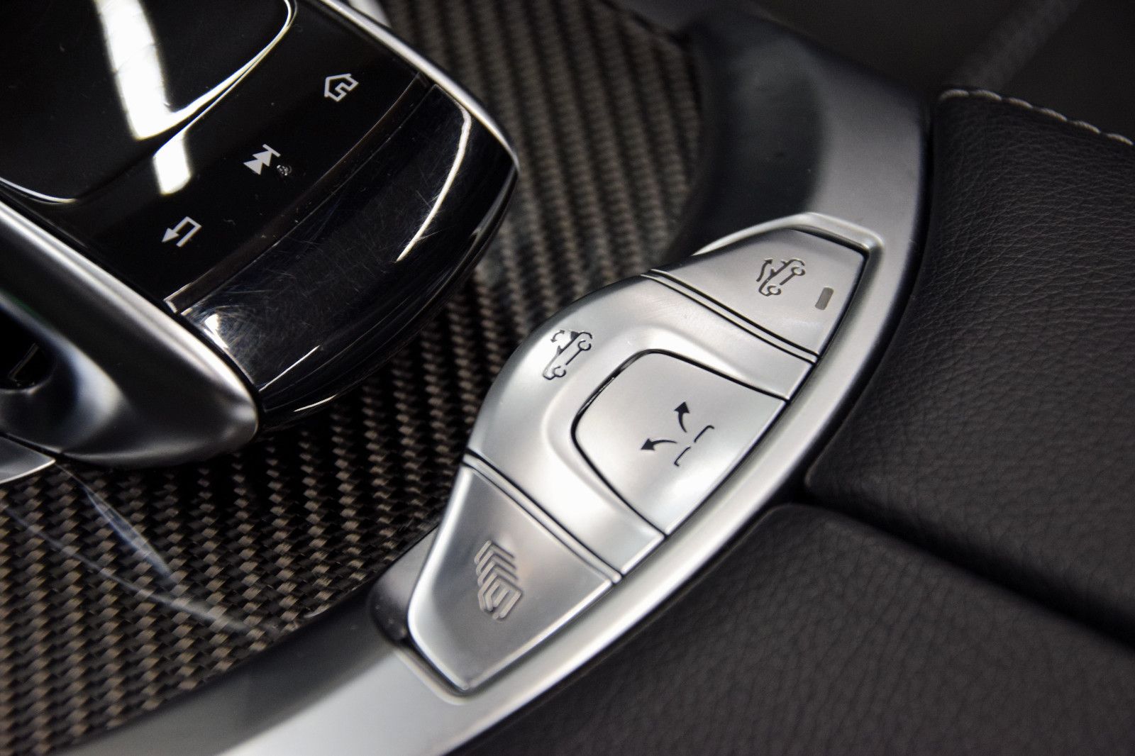 Fahrzeugabbildung Mercedes-Benz C 200 Cabrio 9G-TRONIC AMG-Line HuD Kamera LED