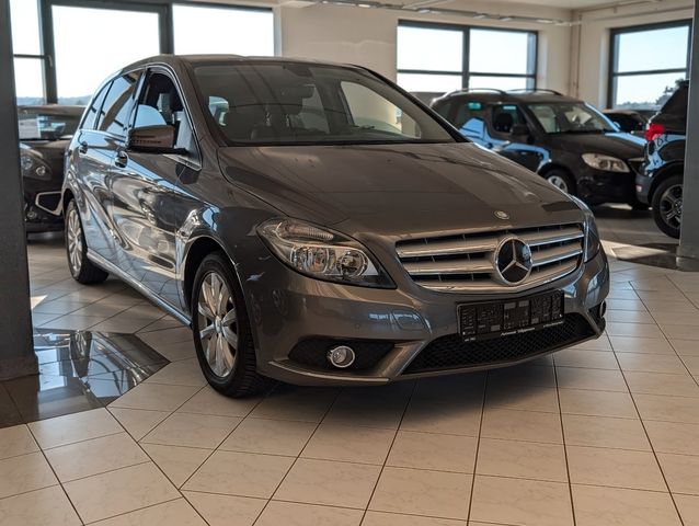 Mercedes-Benz B180d Automatik NAVI Leder LED AHK