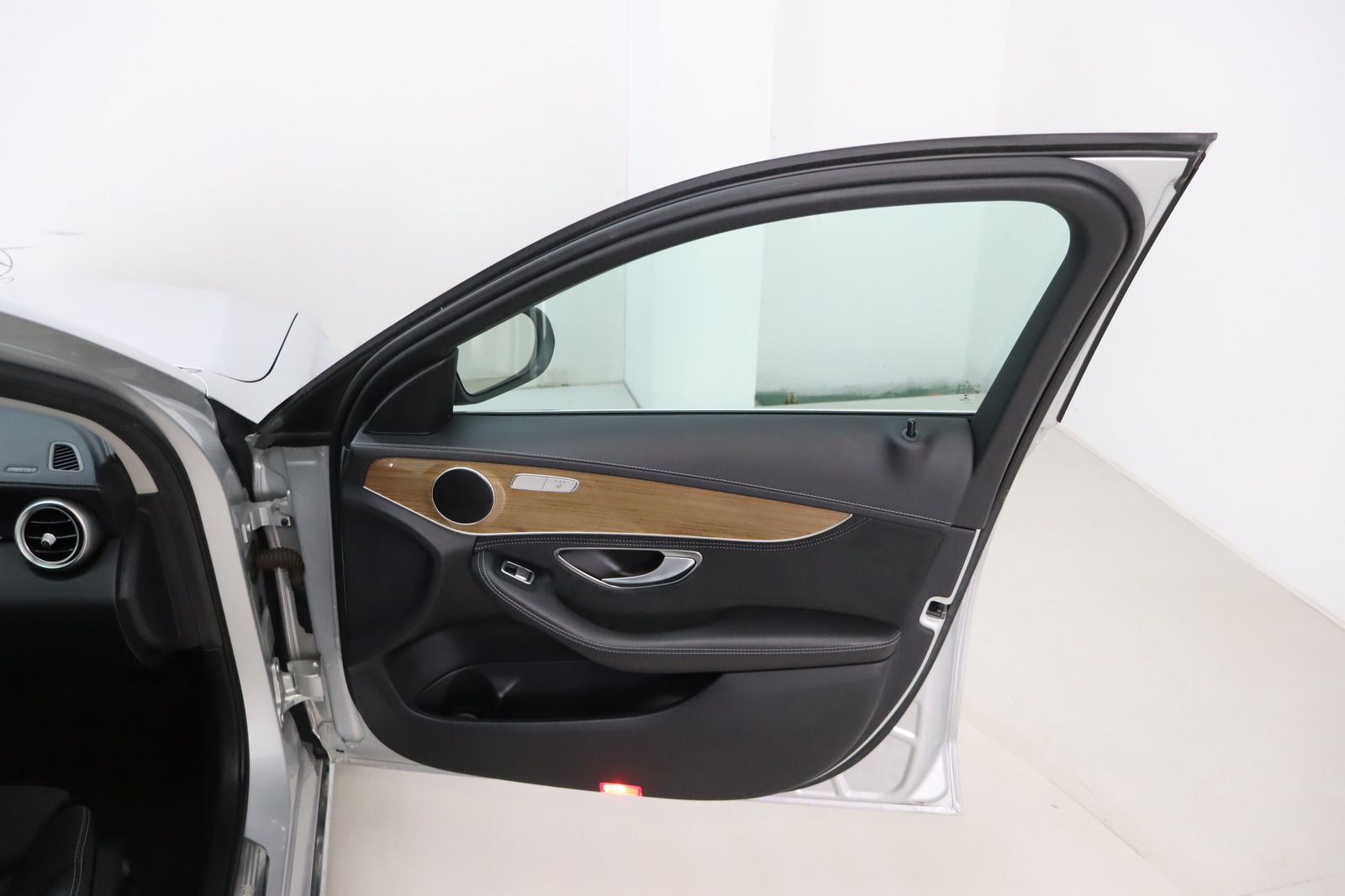 Fahrzeugabbildung Mercedes-Benz C 180 CGI Exclusive * Navi * Sitzhzg * TOP