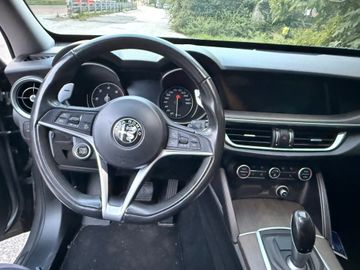 Alfa-Romeo Stelvio - 12