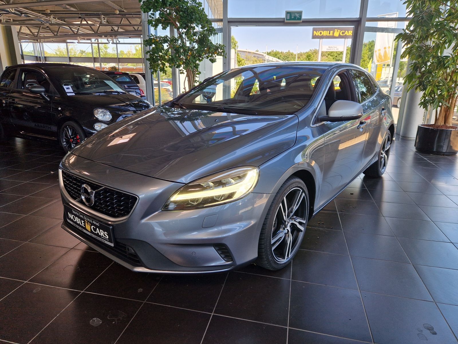 Fahrzeugabbildung Volvo V40 R-Design KLIMA LED NAVI ALU