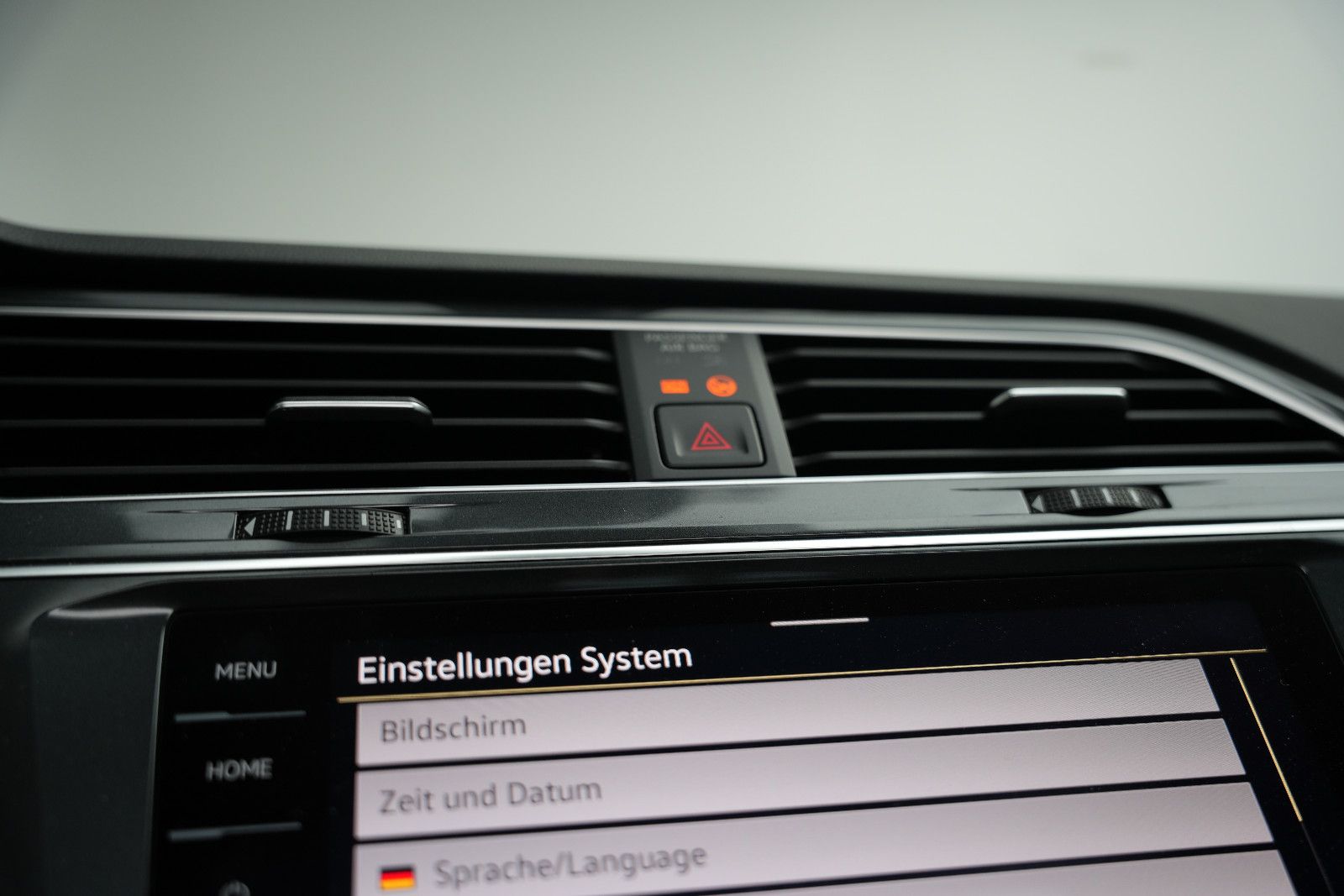 Fahrzeugabbildung Volkswagen Tiguan R-Line Hybrid *Panorama*360°Kam*Virtual