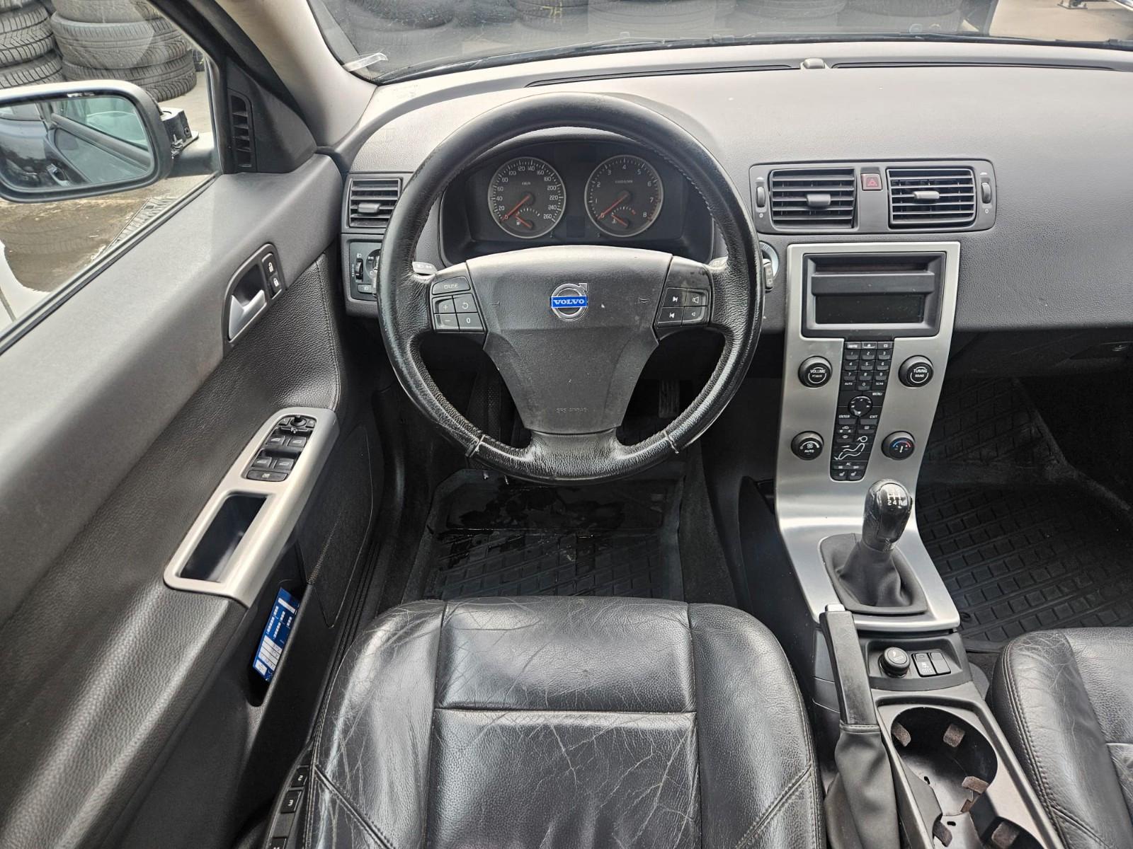 Volvo V50 2004 — photo 11