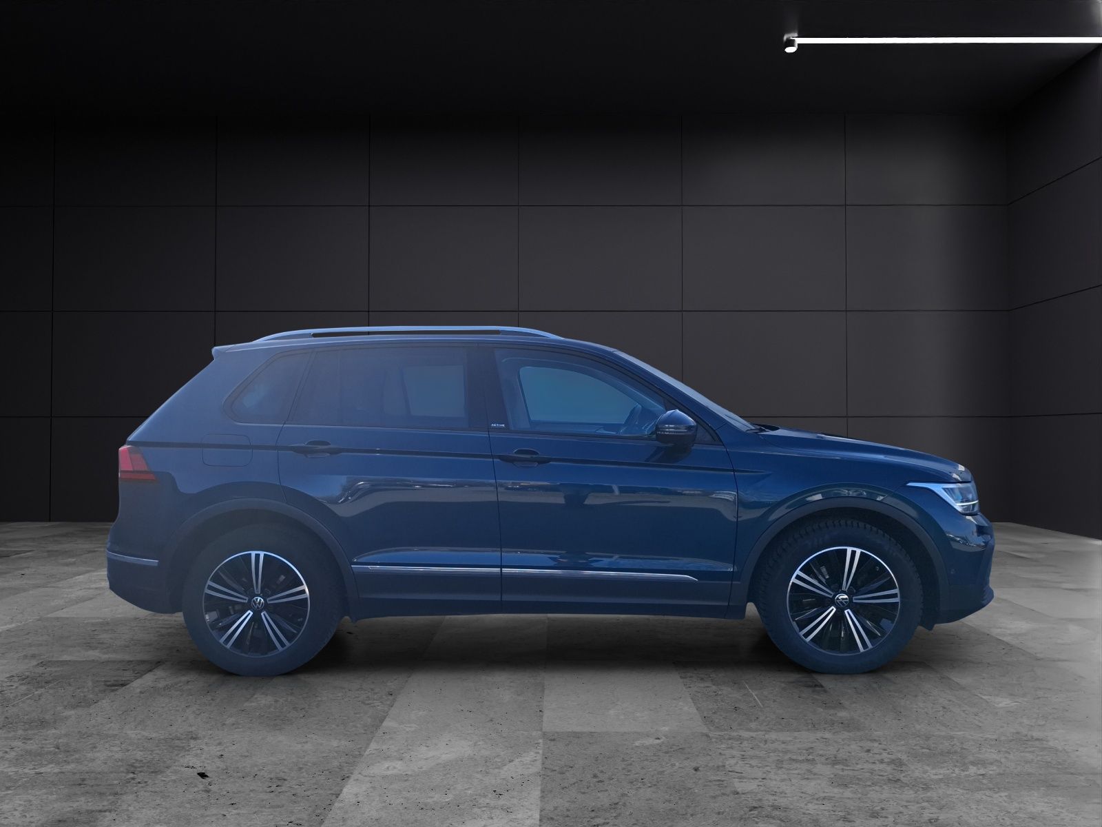 Fahrzeugabbildung Volkswagen Tiguan TSI Active DSG LED Navi ACC RFK SH 18"