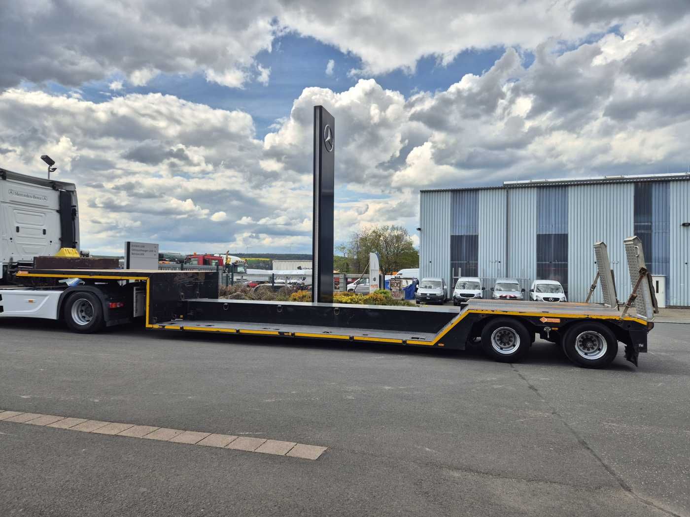 Fahrzeugabbildung LinTrailers S2A 14 LSDN Teleskopierbar BPW-Achsen 57.000km