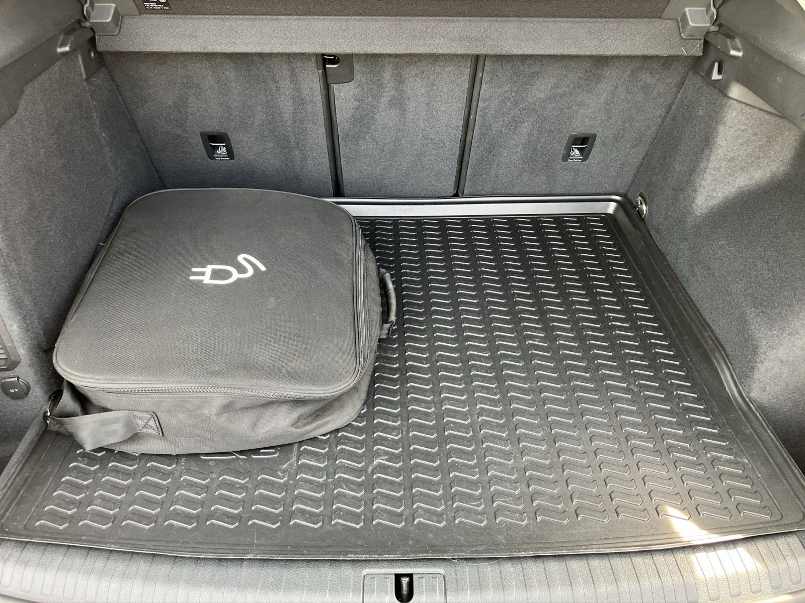 Fahrzeugabbildung Audi Q3 45 TFSI e MATRIX NAVI AHK RFK SHZ GRA