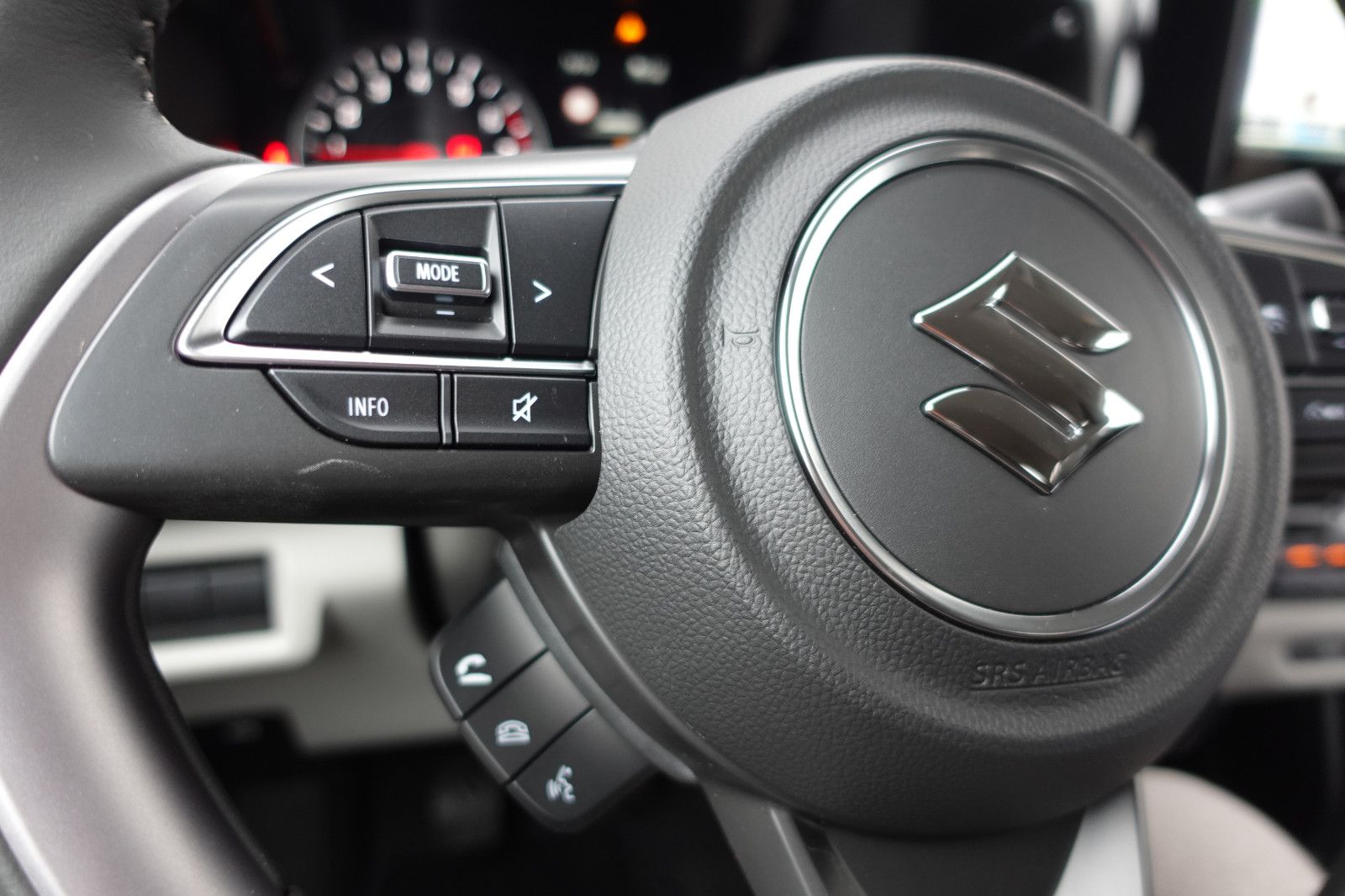 Fahrzeugabbildung Suzuki Swift Comfort 1.2,Navi,Sitzhz,Kamera,Alu,DAB,LED