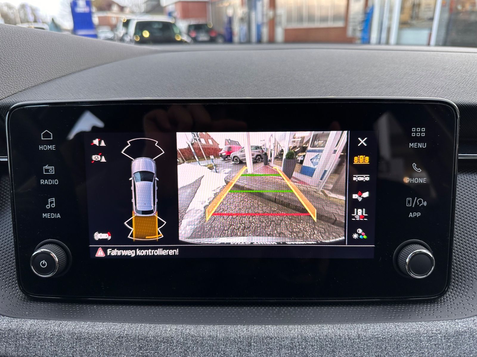 Fahrzeugabbildung SKODA Kamiq Selection 1.0 TSI DSG LED/PDC/APP/GRA