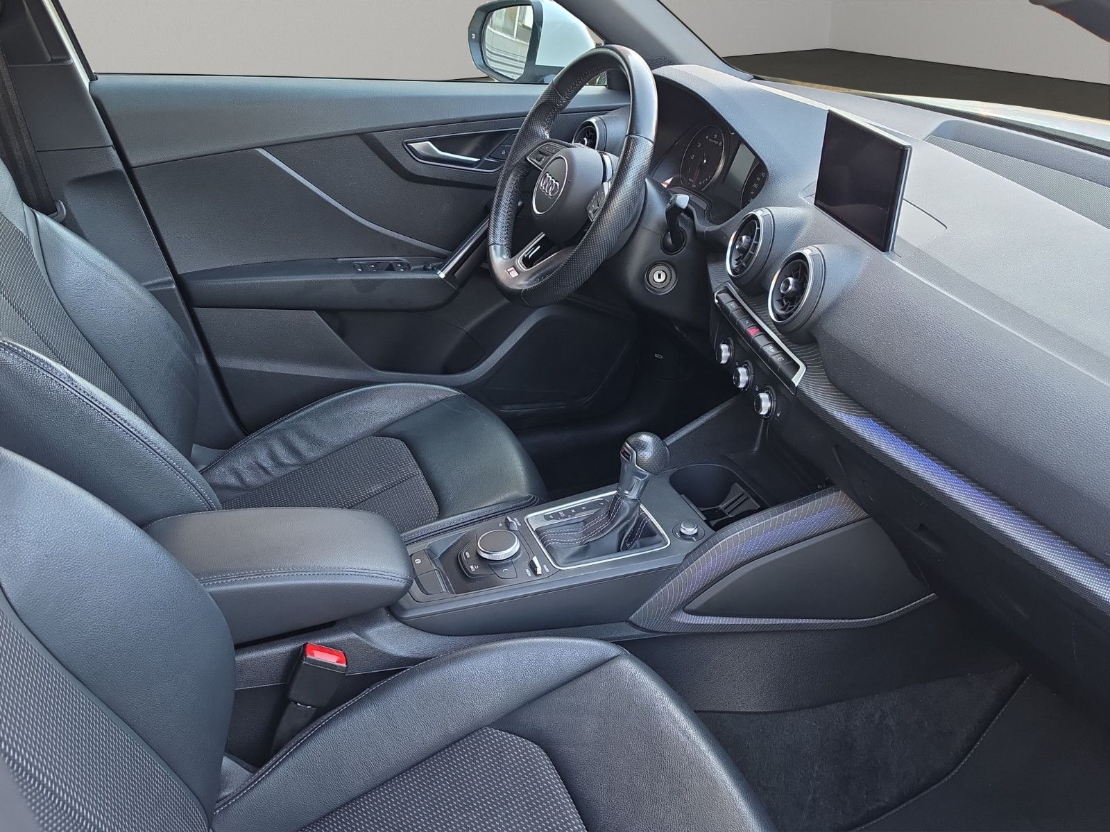 Fahrzeugabbildung Audi Q2 35 TFSI SPORT S-LINE NAVI LED PDC SHZ LEDER