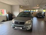 Toyota RAV 4 2.0-l-VVT-i 4x4 Sol Tüv Neu - Toyota RAV 4: Allradantrieb, Sol