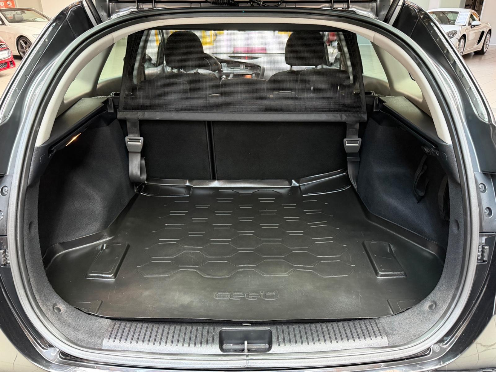 Kia Ceed Kombi Platinum Edition|Kamera|Xenon|LHZ|AHK