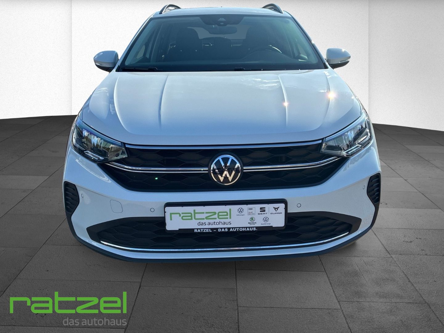 Fahrzeugabbildung Volkswagen Taigo Life 1,0 TSI LED DAB SHZ Spurhalteass. Ver