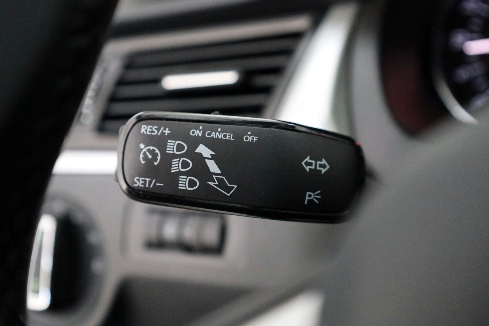 Fahrzeugabbildung SKODA Rapid Spaceback Ambition Navi,Panorama,SH,PDC