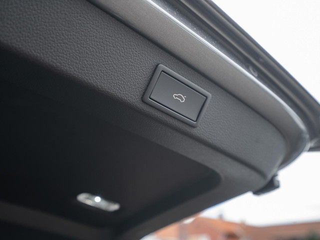 Superb Combi 2.0 TDI Style DSG AHK*MATRIX*360°