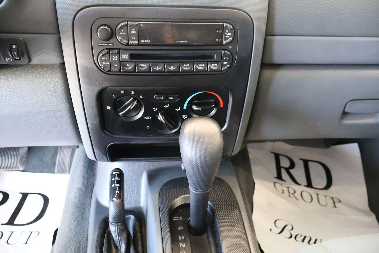 Jeep Cherokee 2006 — photo 12