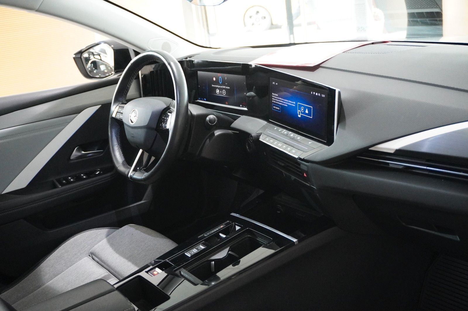 Fahrzeugabbildung Opel Astra L Lim. 1.6 HYBRID ELEGANCE NAVI/LED/KAMERA