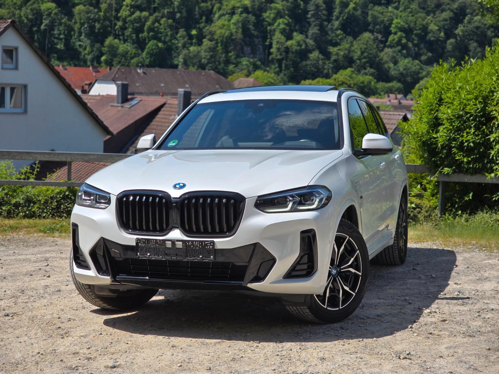 BMW xDrive 30 e M Sport Pano AHK LED KAM HiFi Memo