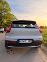 Volvo XC40 D4 AWD Momentum Pro Geartronic Momentum Pro - Volvo XC40 Momentum mit Diesel-Antrieb