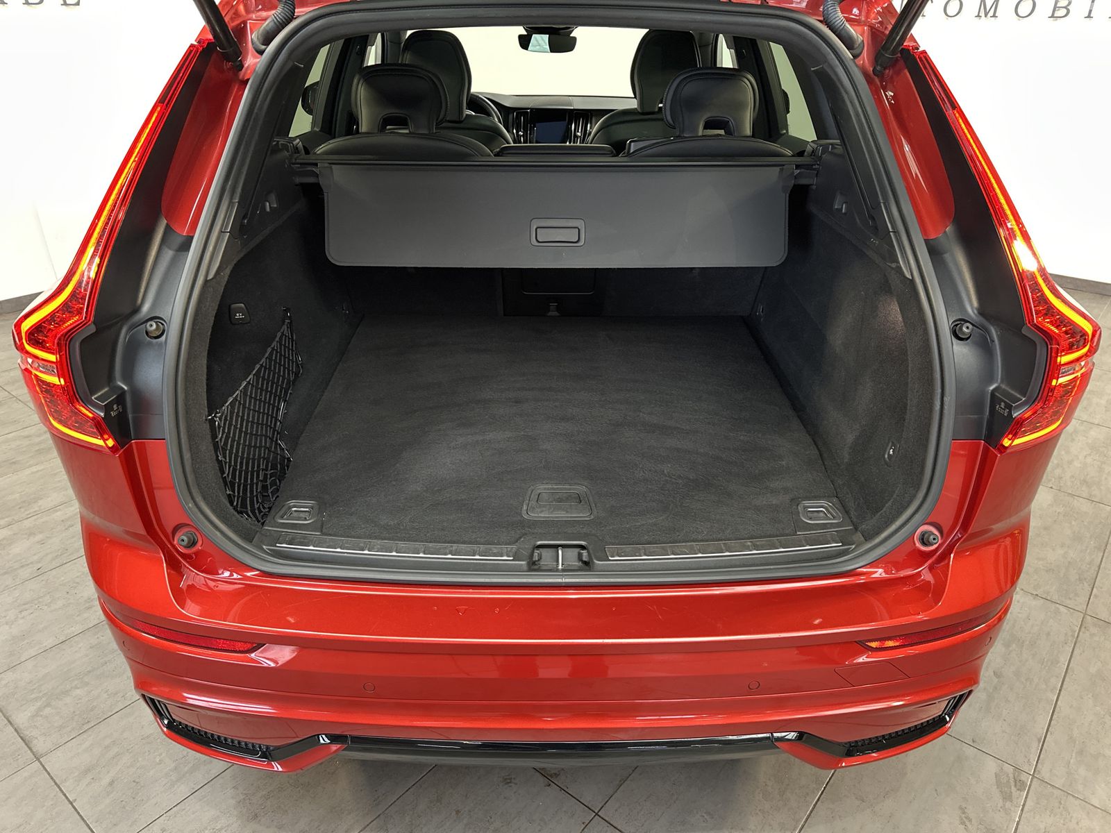 Fahrzeugabbildung Volvo XC60 T6 AWD R-Design NAV+LED+AHK+360°+H&K+PANO