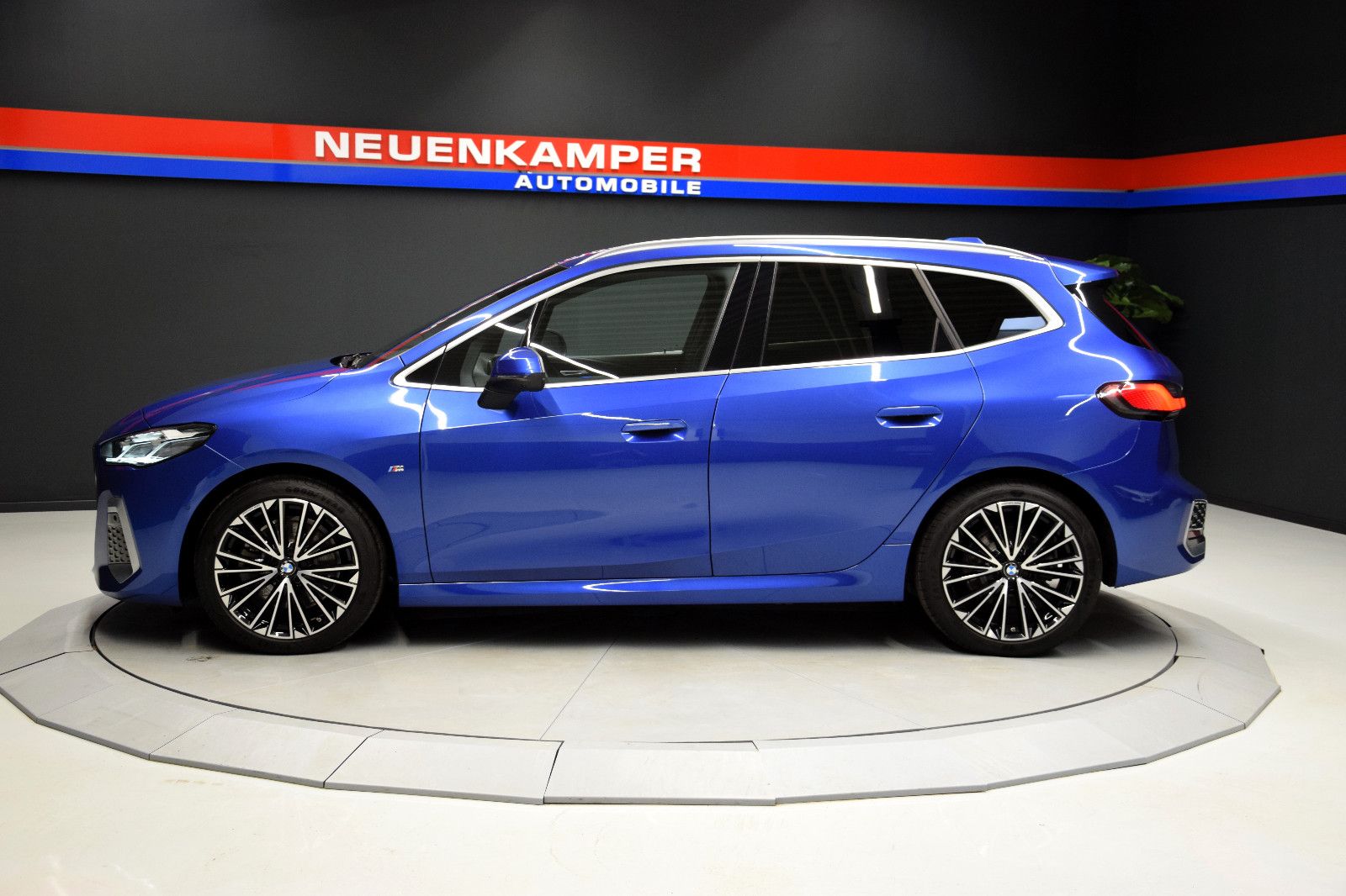 Fahrzeugabbildung BMW 223d xDrive Active Tourer M Sport ACC HuD 360°