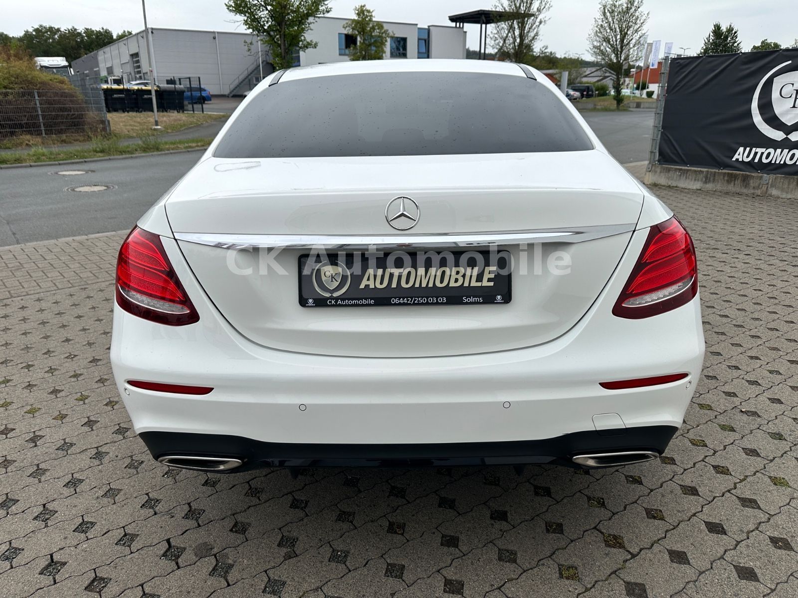 Fahrzeugabbildung Mercedes-Benz E 300 Lim. AMG-Line/Navi/Leder/Kamera/Burmester