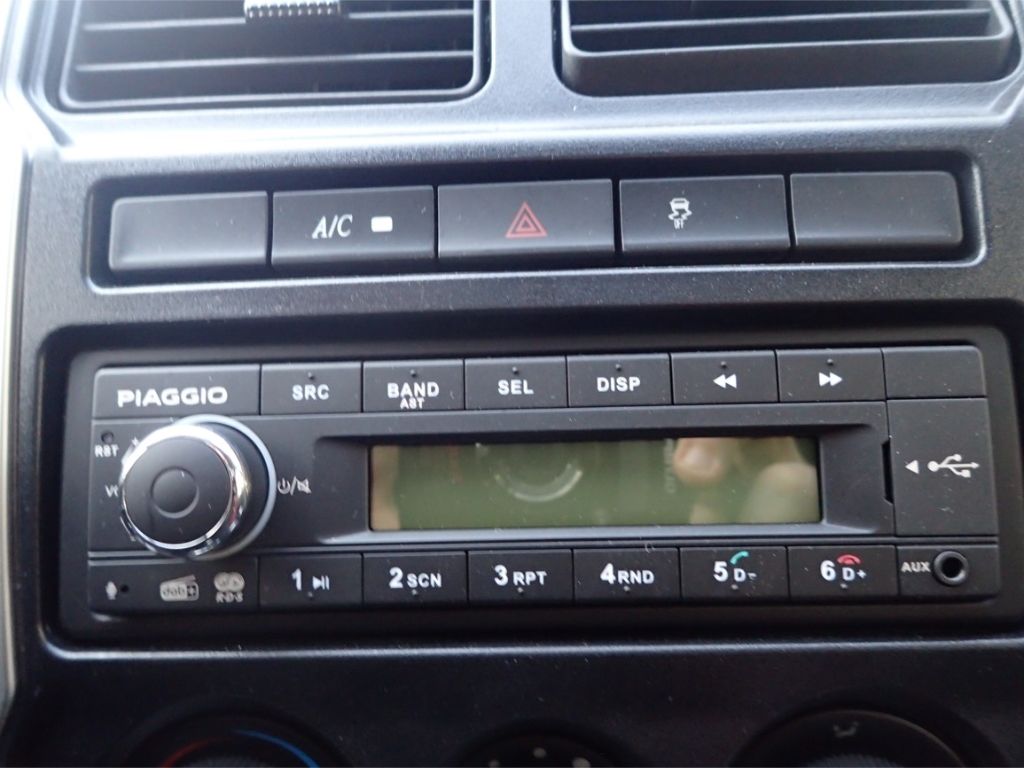 Fahrzeugabbildung Piaggio Porter NP6 Allrad 3-Seitenkipper LPG Singlewheel