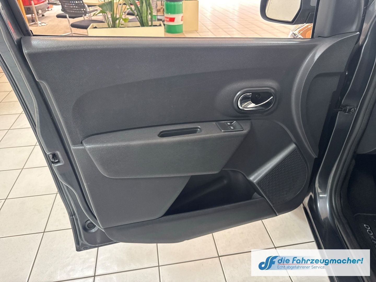Fahrzeugabbildung Dacia Dokker Celebration ACC Apple CarPlay Android Aut