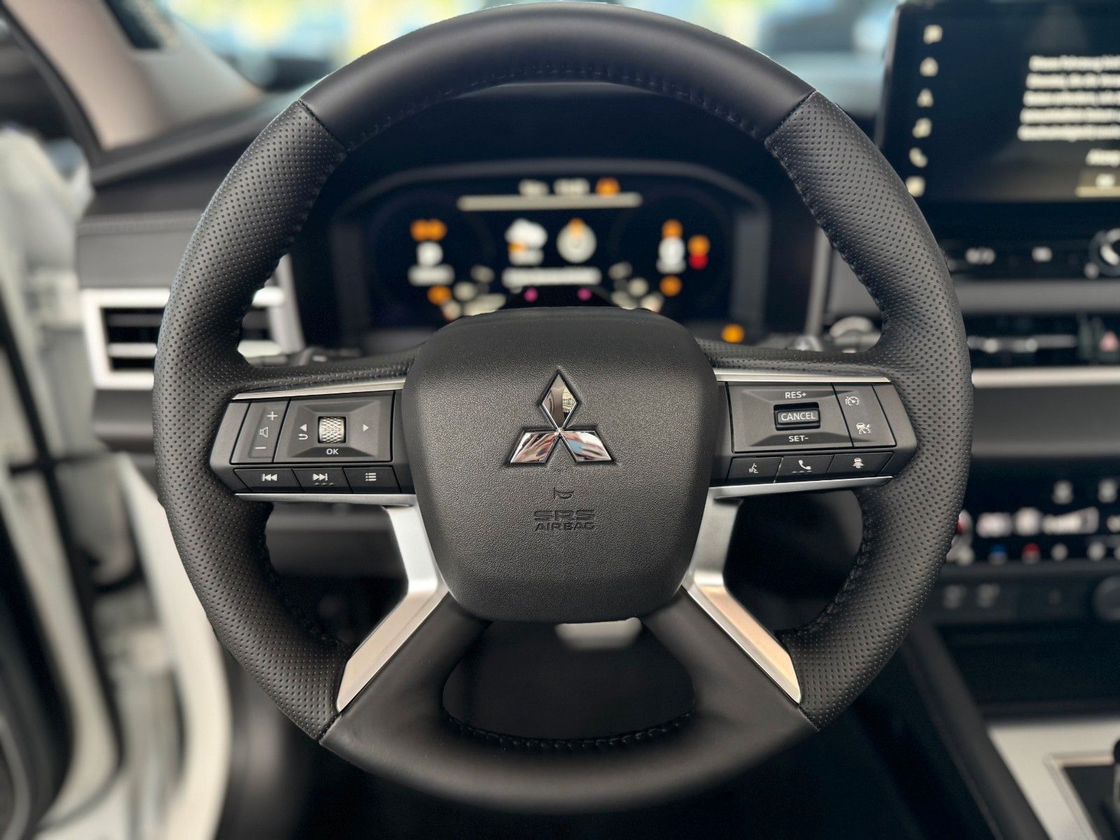Fahrzeugabbildung Mitsubishi Outlander 2.4 PLUG-IN HYBRID 4WD TOP