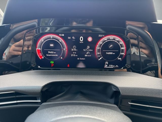 Golf 2.0 TDI DSG R-LINE AHK+LED+NAVI.+KAMERA+ACC