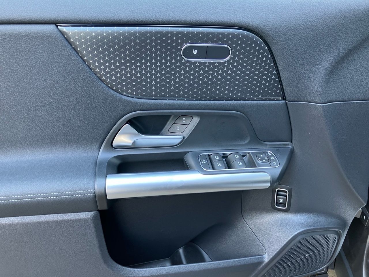 Fahrzeugabbildung Mercedes-Benz GLA 200 Progressive Totw+Kamera+CarPlay+LED+MBUX
