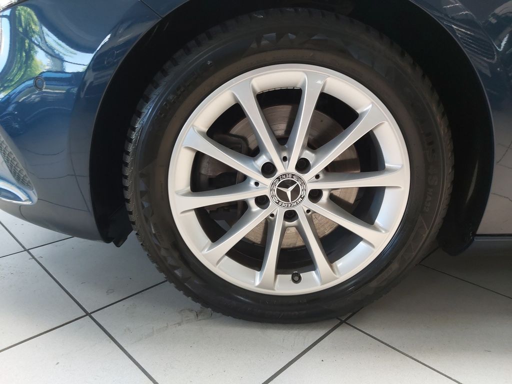 Mercedes-Benz A 220 4M DISTR. LEDER Progressive Multibeam